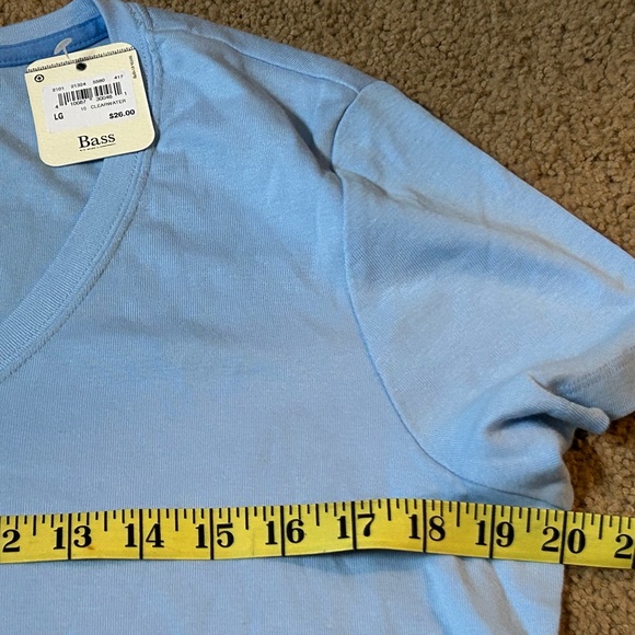 Bass Woman’s V-Neck Blue Shirt NWT Large - Picture 5 of 6